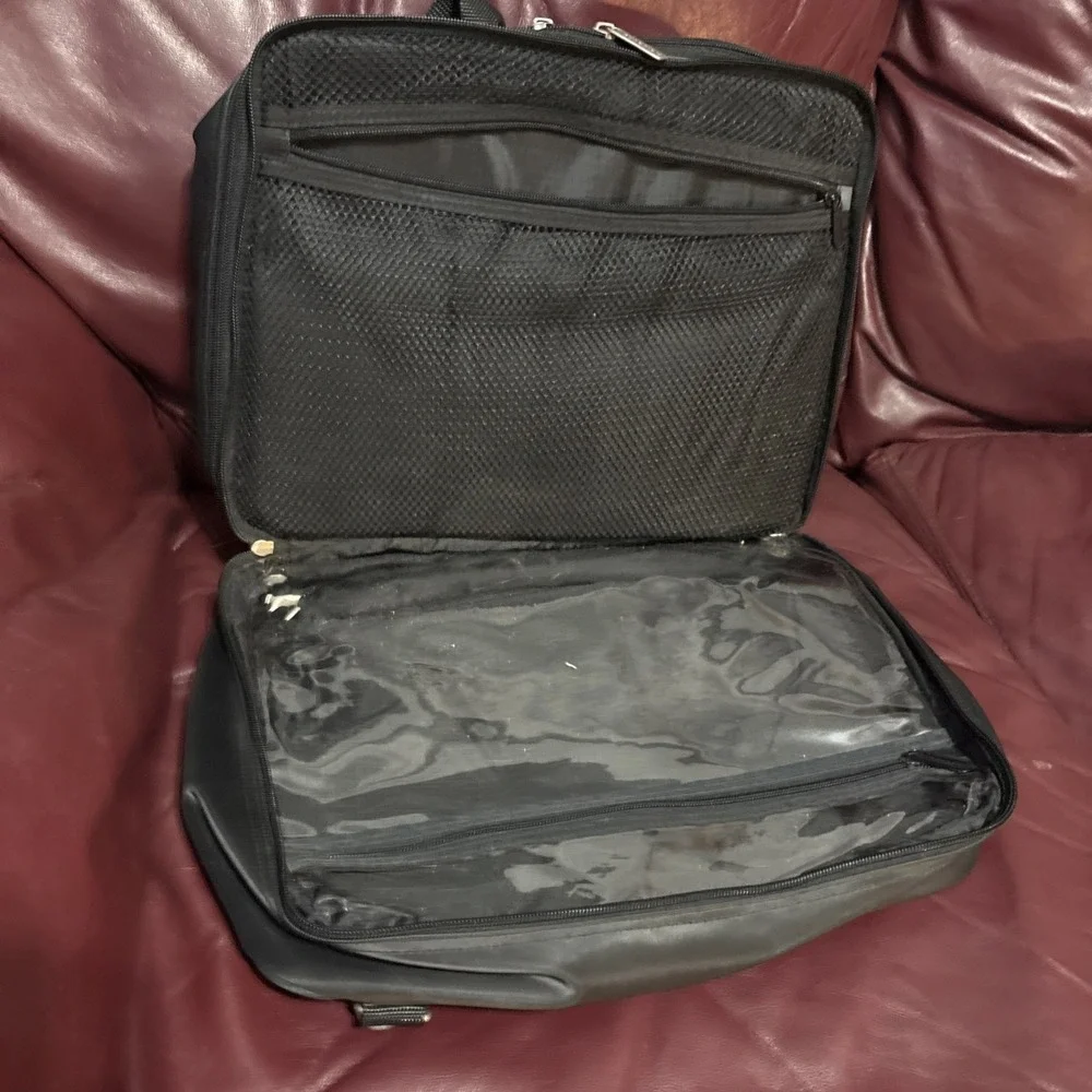 Kenneth Cole Reaction Black Duffel Overnight Travel Bag With Shoulder Strap Blk
